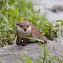 Load image into Gallery viewer, Otter Leaning Forward Statue