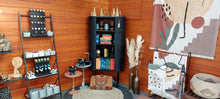 Load image into Gallery viewer, Tranquillo Furniture Knob, Ivry w/Red Flrl Pattern
