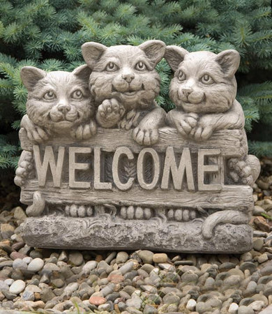 Three Kittens Welcome Statue