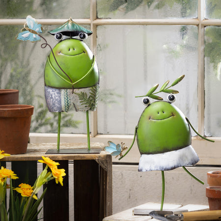 Metal Wondering Frog Statue 13in, 2 Assorted