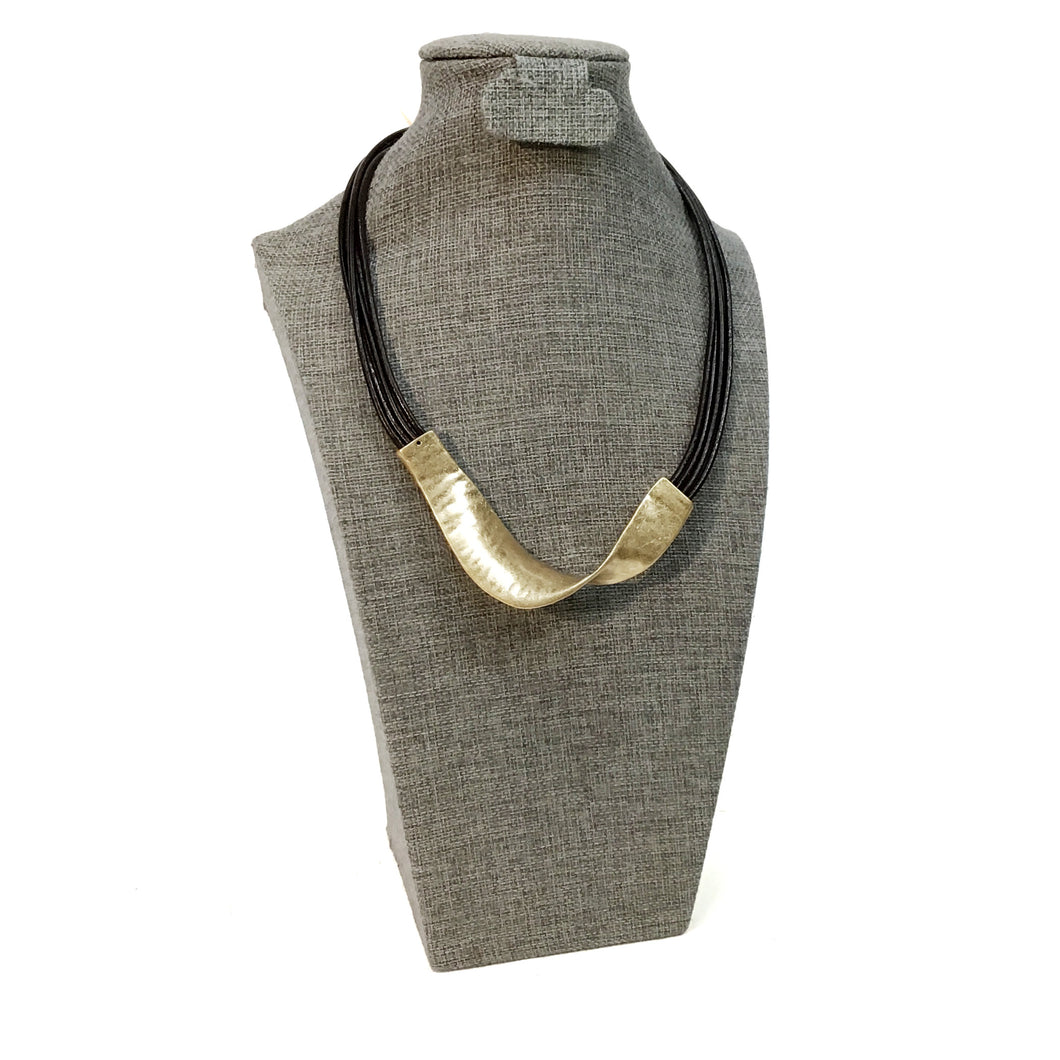 Brushed Twist Neecklace Gold