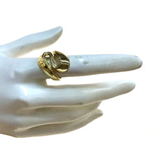 Load image into Gallery viewer, Etched Ribon Ring, Gold
