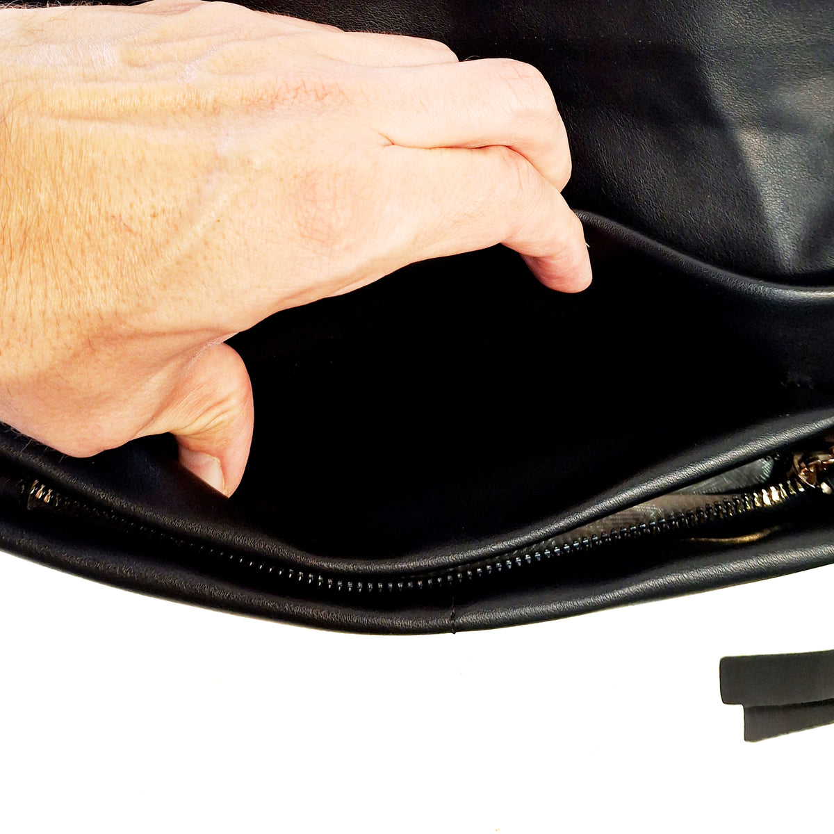 Lucy, Vegan Leather Clutch w Strap - Black
