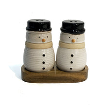 Load image into Gallery viewer, Salt &amp; Pepper shakers, Snowman
