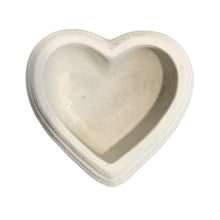 Load image into Gallery viewer, Pot, Ceramic, Heart, Cream
