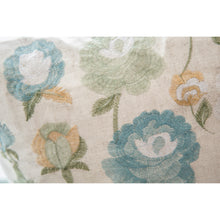 Load image into Gallery viewer, Pillow, Indoor, 18in, Mixed Florals, Cream - Floral Acres Greenhouse &amp; Garden Centre
