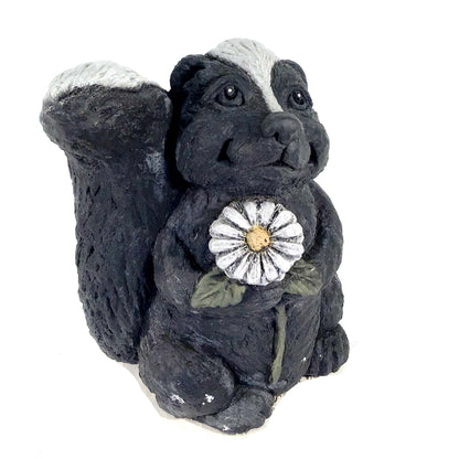 Sweet Sue the Skunk Statue, 10in