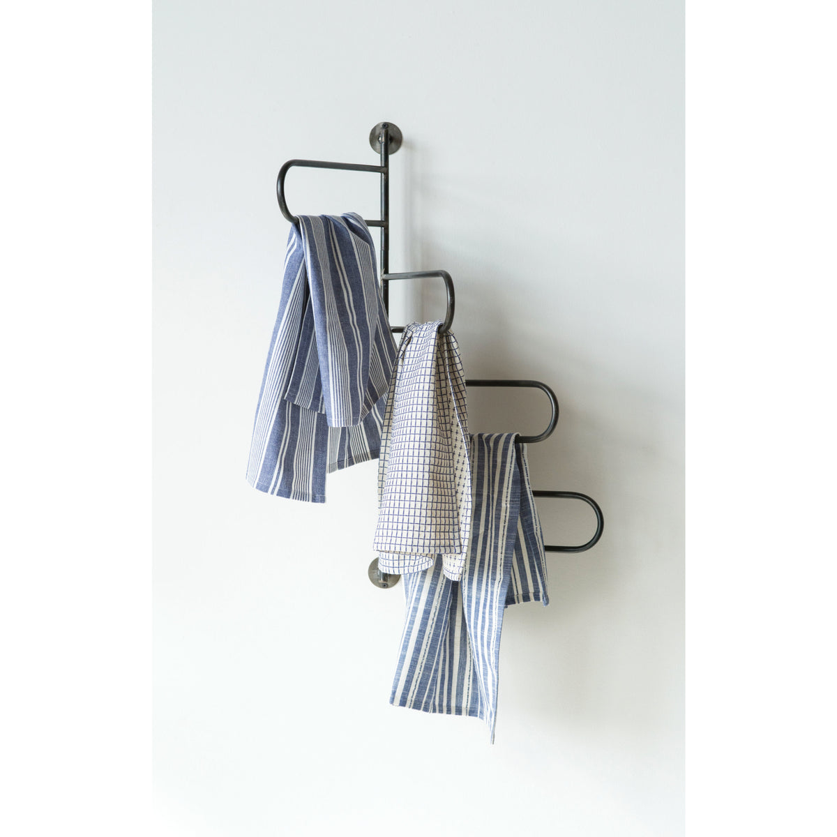 Metal Swivel Wall Rack, 14.5in
